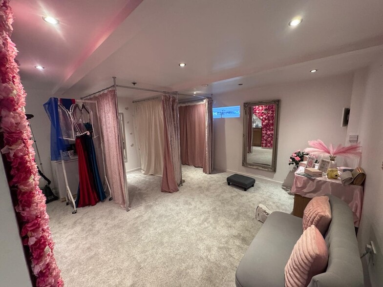 26 Huddersfield Rd, Brighouse for sale - Interior Photo - Image 2 of 3