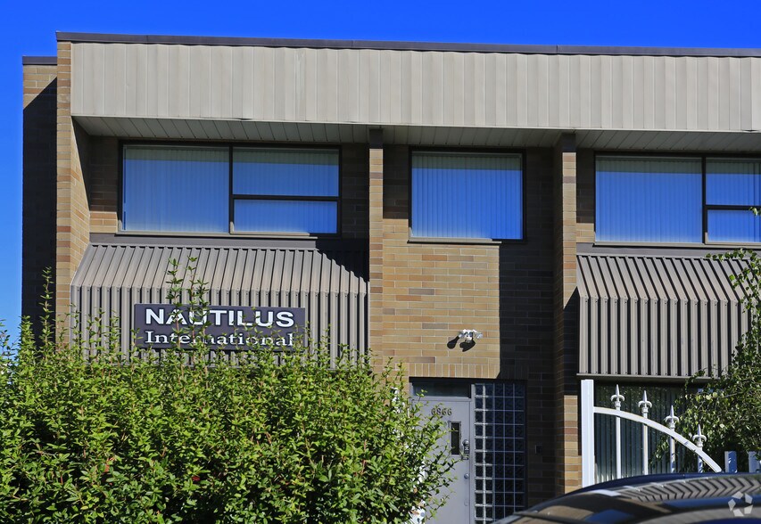 6866 Russell Av, Burnaby, BC à louer - Photo du bâtiment - Image 3 de 9