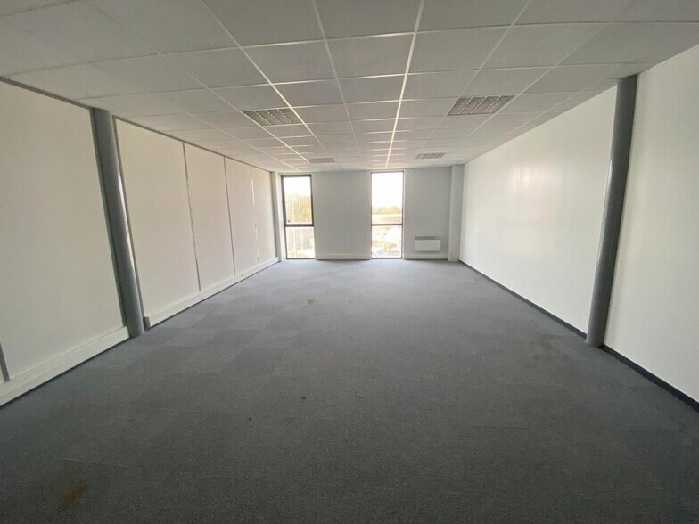 Bureau dans Nogent-le-Phaye à louer - Photo intérieure - Image 2 de 27