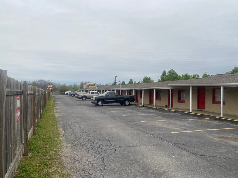 12015 E State Route 350, Kansas City, MO à vendre - Photo du bâtiment - Image 3 de 13