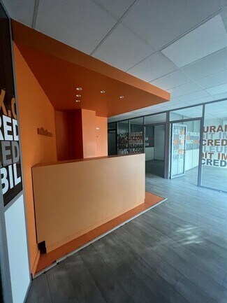 Plus de détails pour Commerce de détail à vendre
