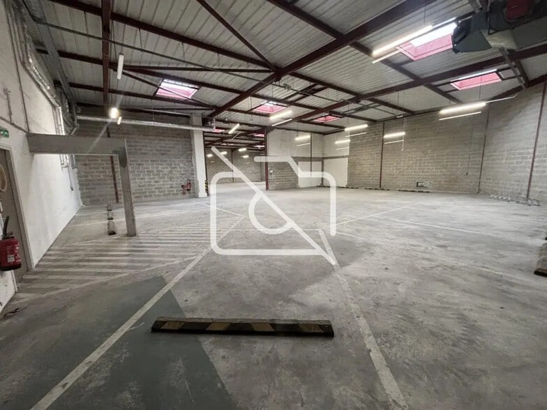Industrial in Neuilly-sur-Marne for lease - Interior Photo - Image 3 of 8