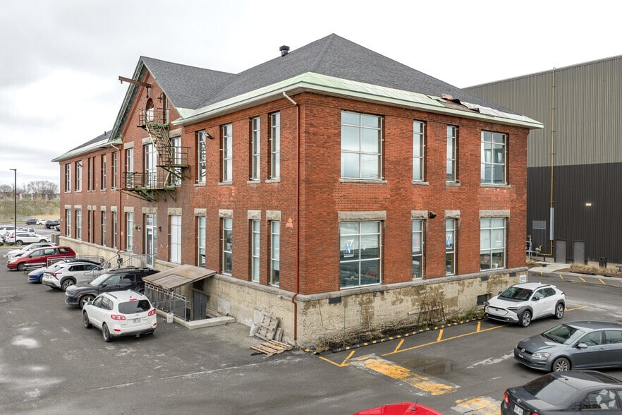 1505 Rue Dickson, Montréal, QC à vendre - Photo du bâtiment - Image 2 de 8