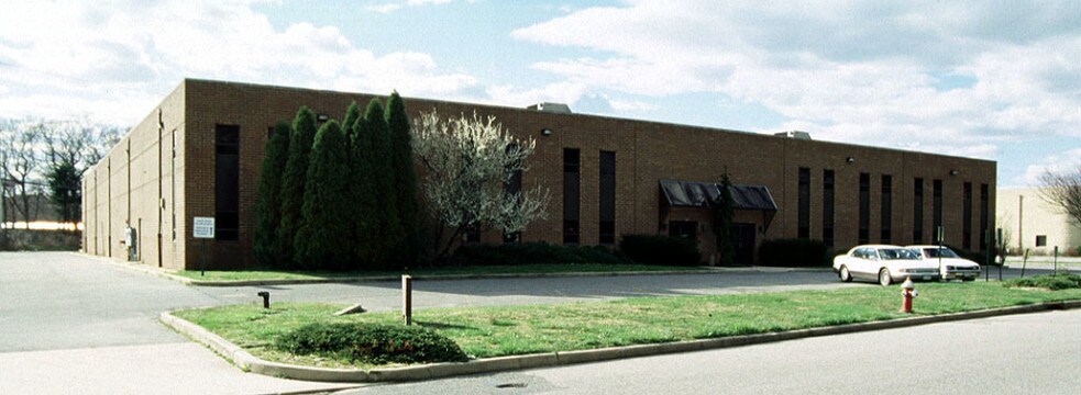60 Gordon Dr, Syosset, NY à louer - Photo du bâtiment - Image 3 de 4