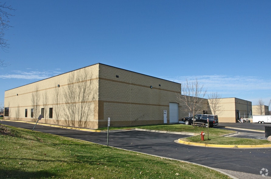 2959-2995 Water Tower Pl, Chanhassen, MN à louer - Photo du bâtiment - Image 3 de 5