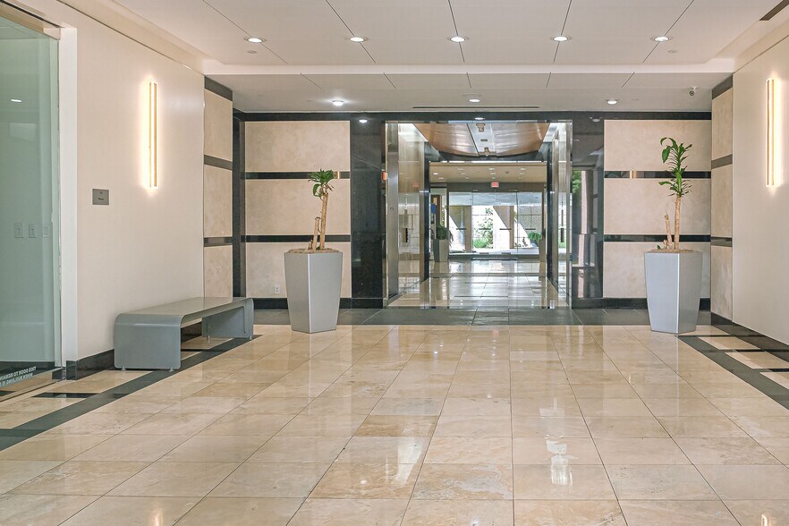 1900 St James Pl, Houston, TX à louer - Photo du bâtiment - Image 2 de 6