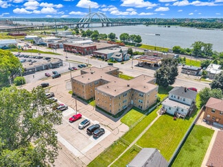 Plus de détails pour 924-932 State St, Bettendorf, IA - Multi-résidentiel à vendre