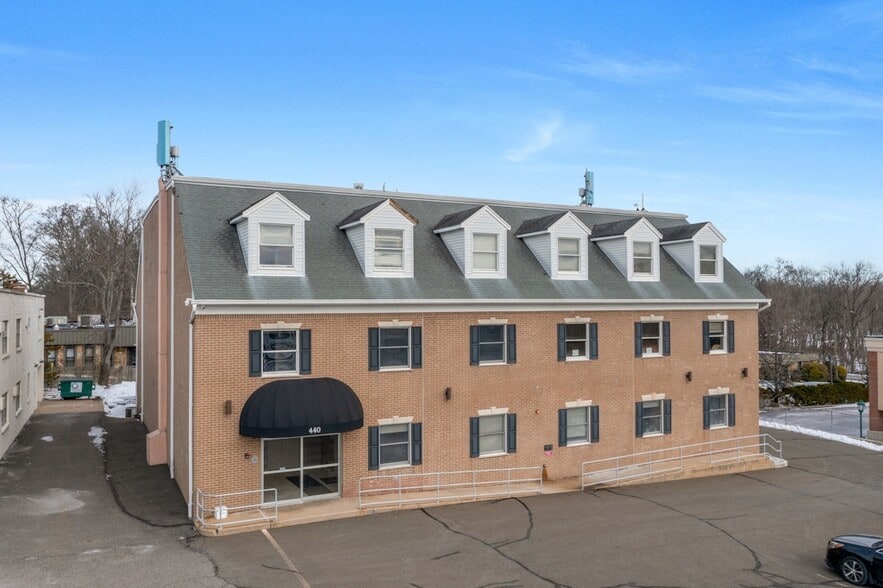 440 Old Hook Rd, Emerson, NJ for lease - Building Photo - Image 2 of 13