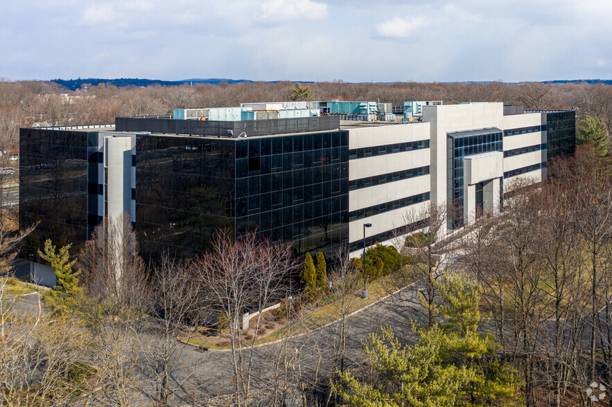 695 US Highway 46, Fairfield, NJ for lease - Primary Photo - Image 1 of 19