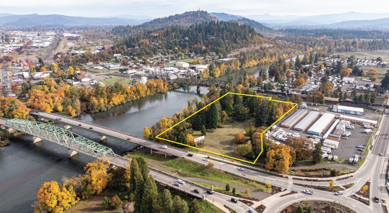 4399 Franklin Blvd, Eugene, OR à vendre - Photo du bâtiment - Image 3 de 5