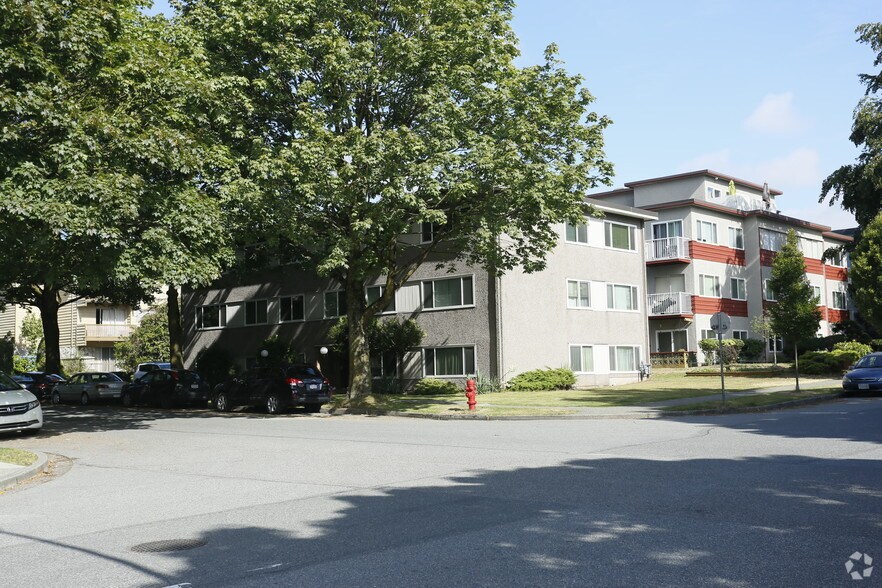 1225 W 72nd Ave, Vancouver, BC à vendre - Photo du bâtiment - Image 2 de 9