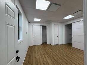 7102 Myrtle Ave, Ridgewood, NY for lease Interior Photo- Image 1 of 8