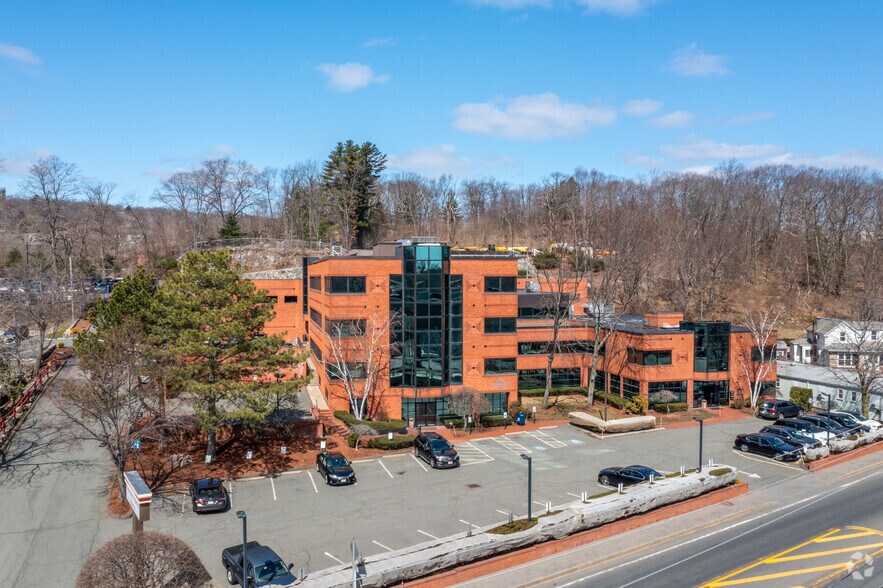 1711-1715 Broadway, Saugus, MA à louer - Photo du bâtiment - Image 3 de 17