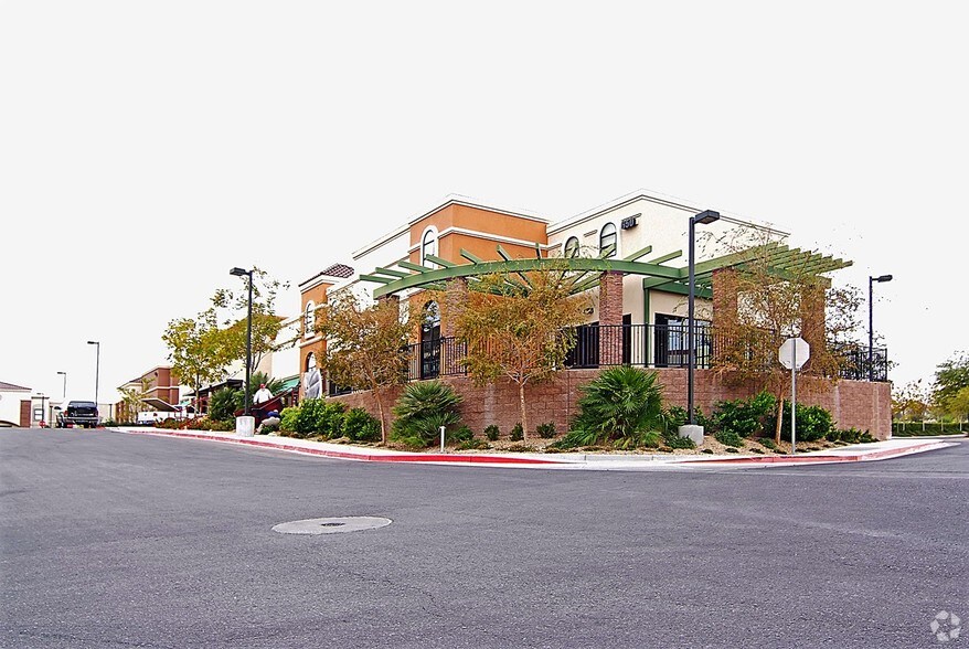 650 S Green Valley Pky, Henderson, NV à louer - Photo du bâtiment - Image 3 de 14