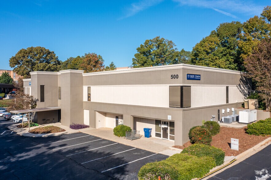 495 Winn Way, Decatur, GA à louer - Photo du bâtiment - Image 3 de 6