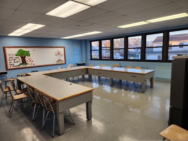 50 Rose Ave, Valley Stream, NY à louer - Photo intérieure - Image 3 de 7