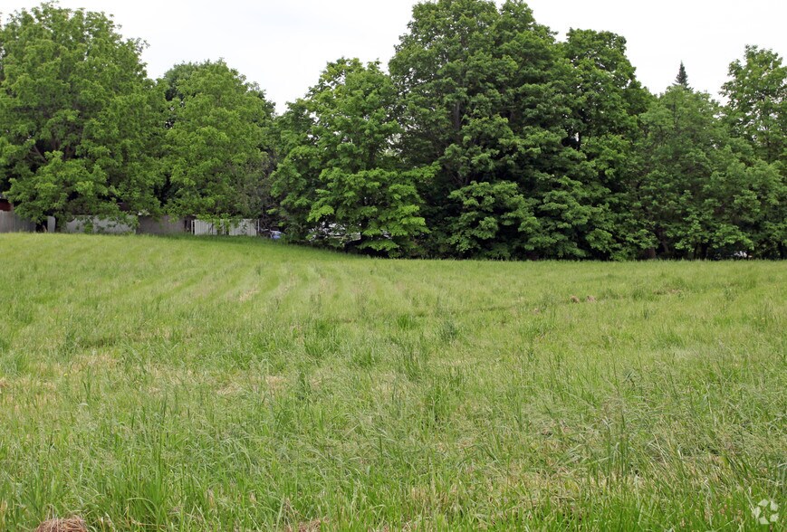 91-99 Baldwin St, Whitby, ON à vendre - Photo du bâtiment - Image 2 de 2