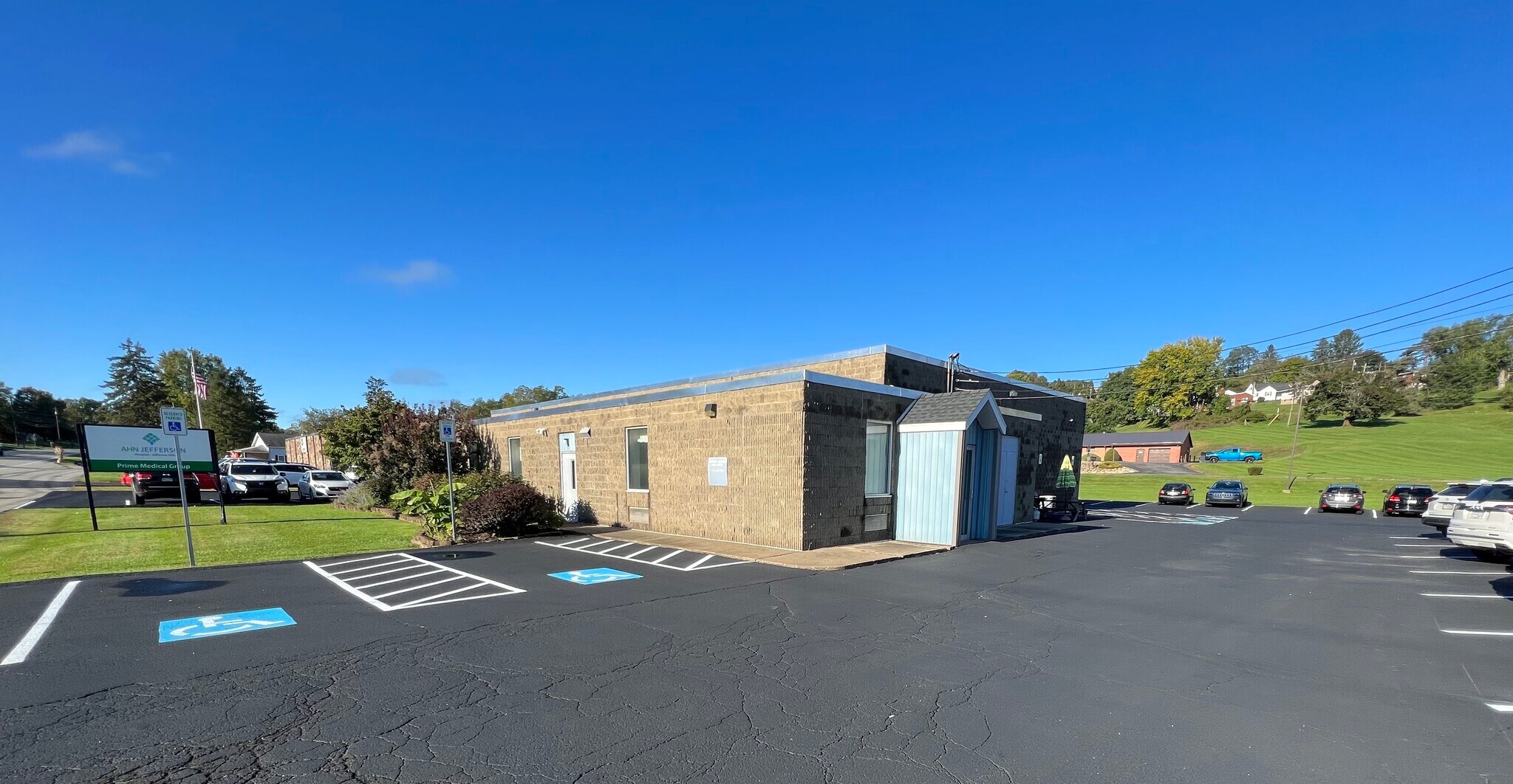 1645 Rostraver Rd, Belle Vernon, PA à vendre Photo du bâtiment- Image 1 de 14