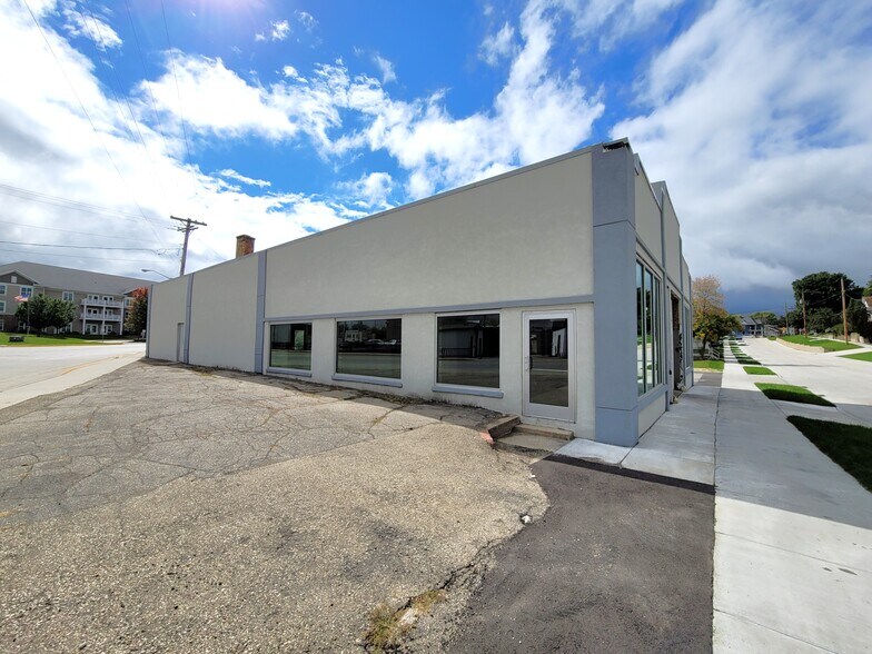 101 Haskell St, Beaver Dam, WI à vendre - Photo du bâtiment - Image 2 de 10