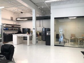 445 Plasamour Dr NE, Atlanta, GA for lease Interior Photo- Image 1 of 4