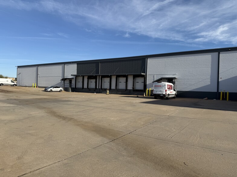 13131 Broadway Ext, Oklahoma City, OK for lease - Building Photo - Image 1 of 8