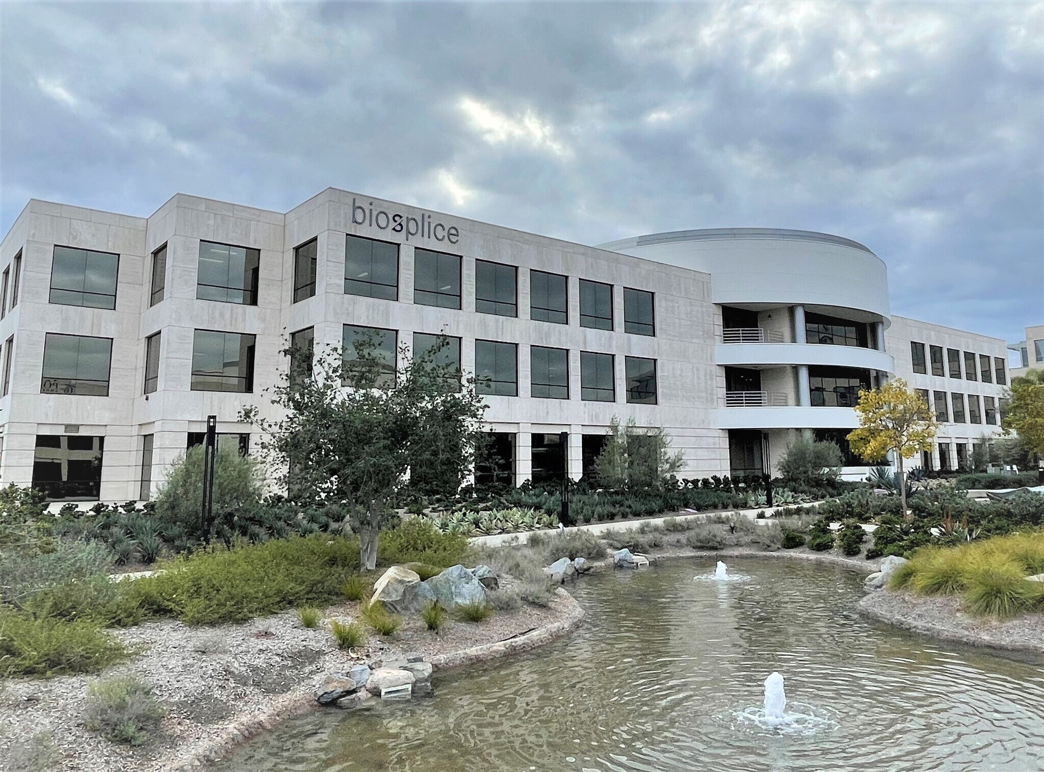 9390 Towne Centre Dr, San Diego, CA for lease Primary Photo- Image 1 of 3