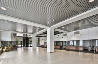 9242 Beverly Blvd, Beverly Hills, CA for lease Interior Photo- Image 2 of 5