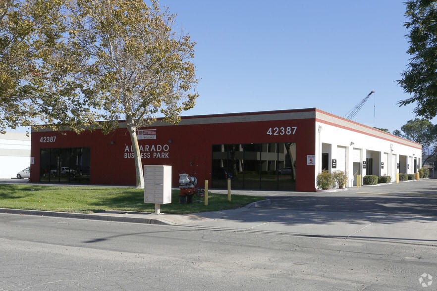 42387 Avenida Alvarado, Temecula, CA à vendre - Photo du bâtiment - Image 2 de 4