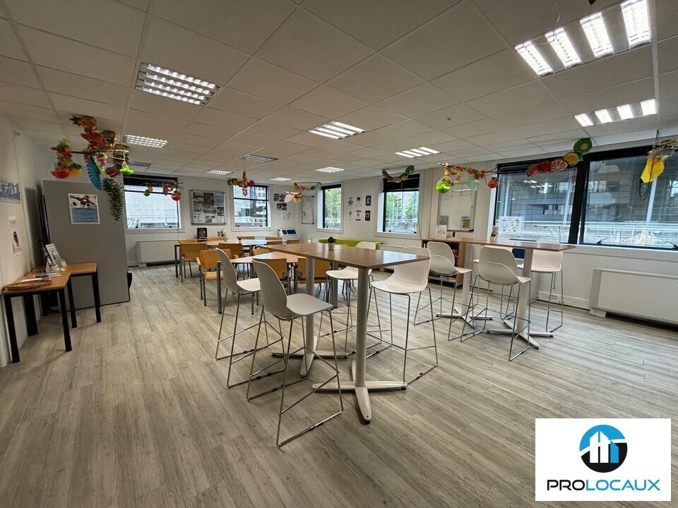 Office in Grenoble for lease Interior Photo- Image 1 of 6