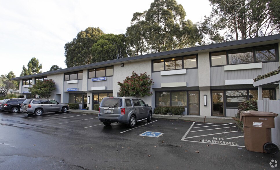 701 Southampton Rd, Benicia, CA à louer - Photo du bâtiment - Image 2 de 7