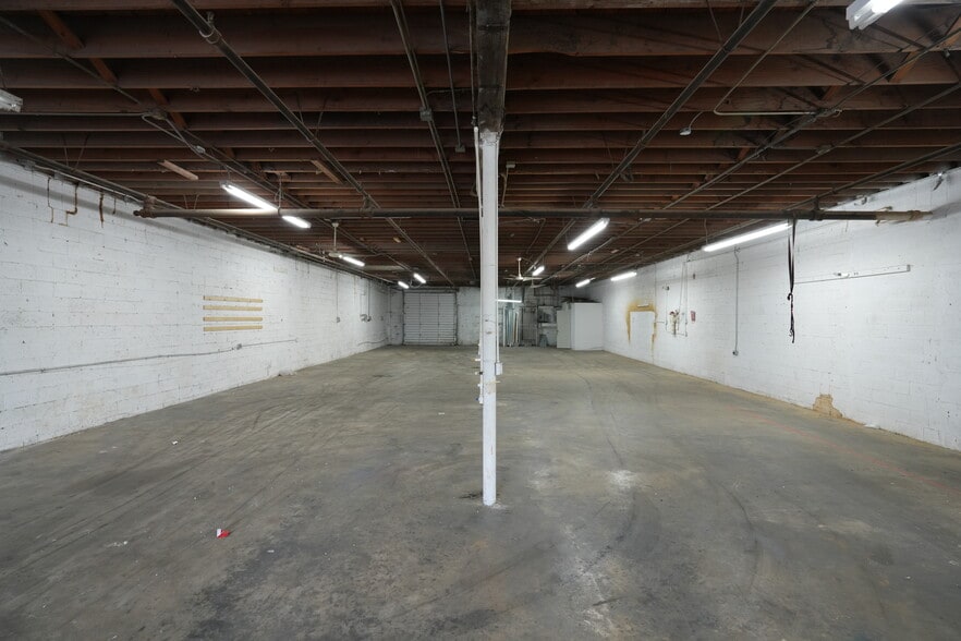 1079-1085 E 24th St, Hialeah, FL for lease - Building Photo - Image 2 of 4