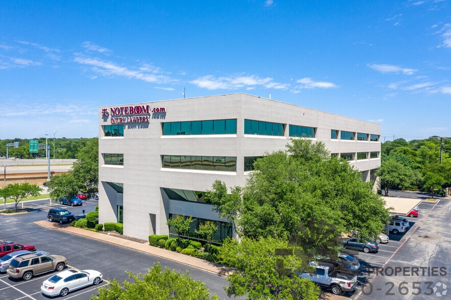 669 Airport Fwy, Hurst, TX for lease - Building Photo - Image 2 of 8