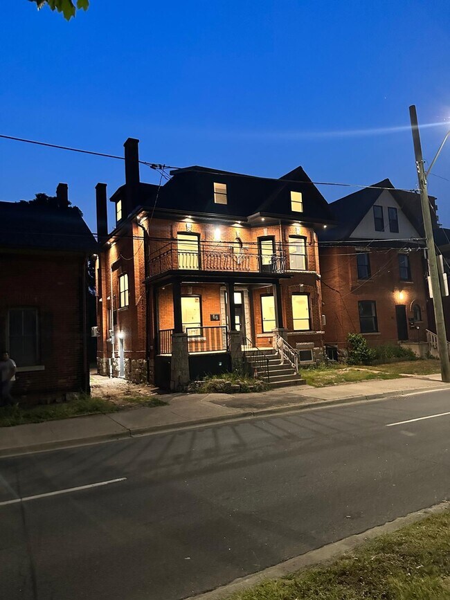 Plus de détails pour 66 Wellington St S, Hamilton, ON - Multi-résidentiel à vendre