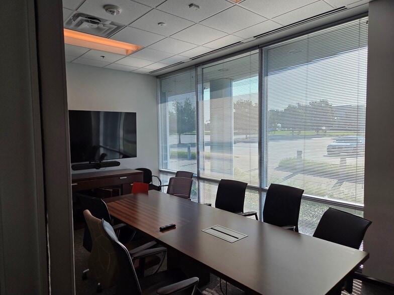 4609 Regent Blvd, Irving, TX for lease - Interior Photo - Image 2 of 46