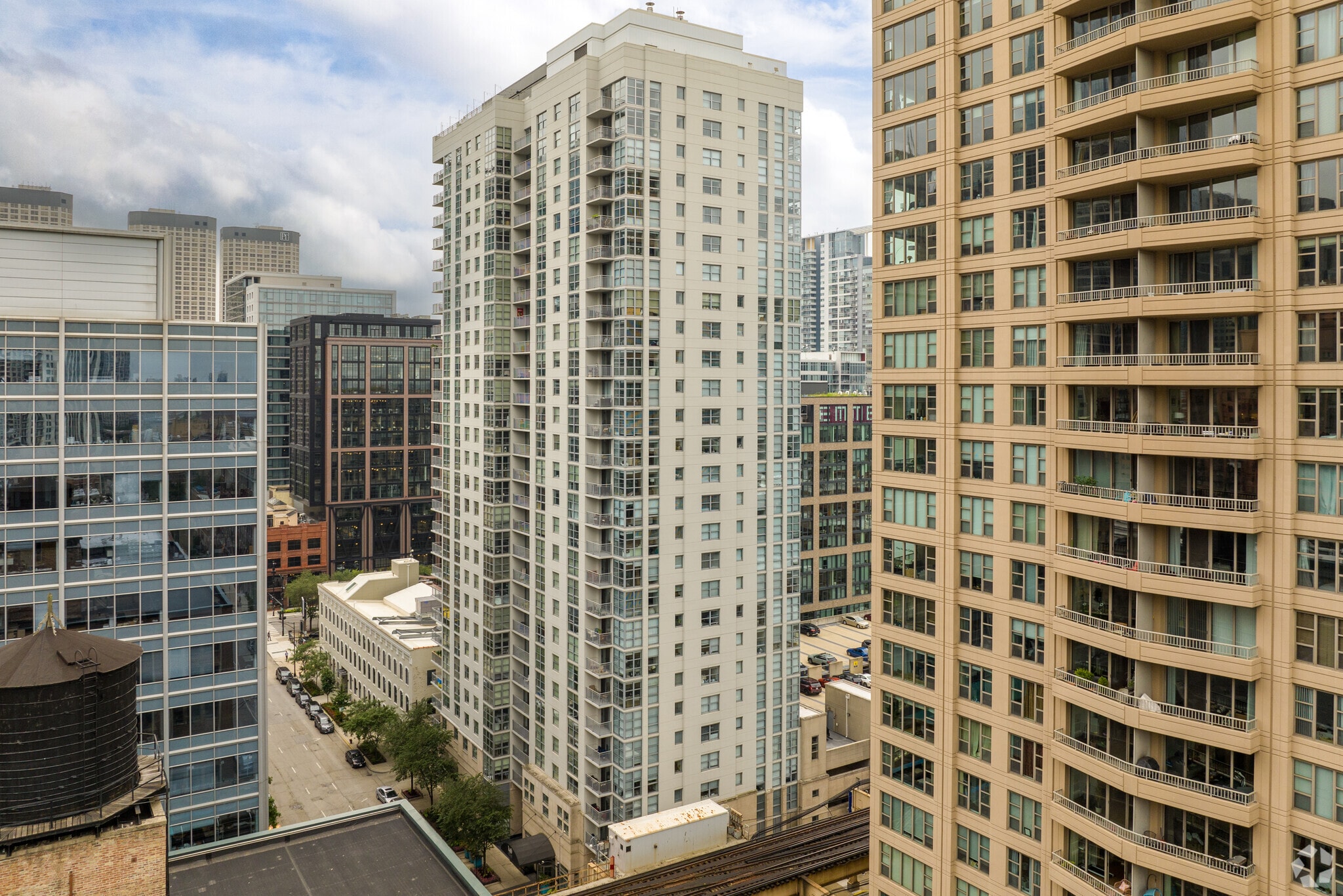 605 W Lake St, Chicago, IL for lease Building Photo- Image 1 of 3