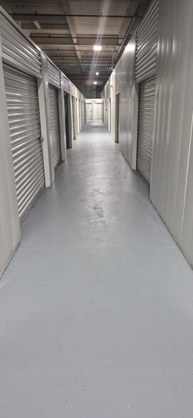 Landmark Self Storage portfolio of 2 properties for sale on LoopNet.ca - Building Photo - Image 3 of 8