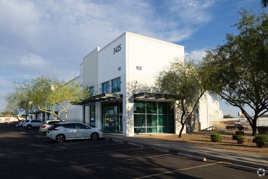 3425 E Van Buren St, Phoenix, AZ for lease - Primary Photo - Image 1 of 9