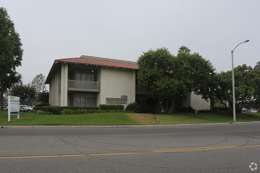 17802 Sky Park Cir, Irvine, CA for lease - Primary Photo - Image 1 of 5