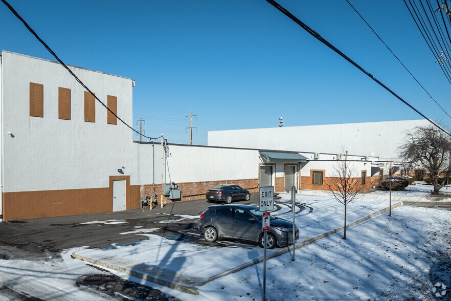 801 E Linden Ave, Linden, NJ à louer - Photo du bâtiment - Image 2 de 7