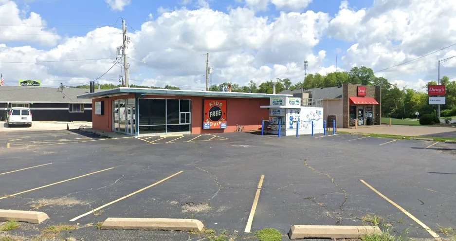 104 N Highland St, Creve Coeur, IL for lease - Building Photo - Image 2 of 3