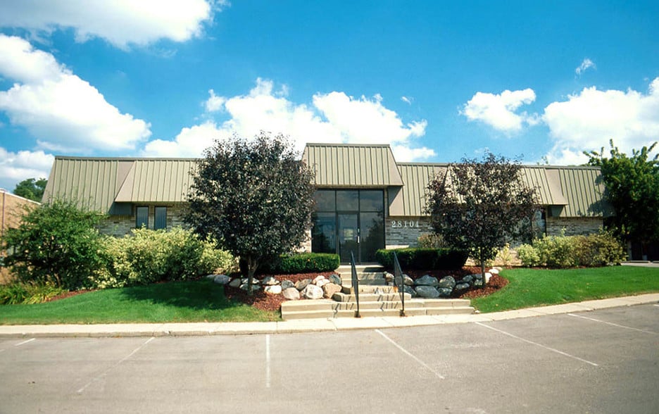 28104 Orchard Lake Rd, Farmington Hills, MI à louer - Photo du bâtiment - Image 1 de 3