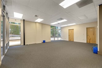 345 Crown Point Cir, Grass Valley, CA à louer Photo intérieure- Image 2 de 6