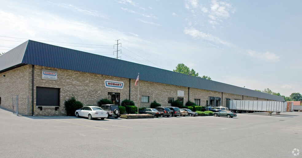 8841-8867 Kelso Dr, Essex, MD à louer - Photo du bâtiment - Image 3 de 12