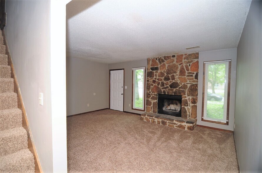 9002 Mahogany Row SE, Huntsville, AL à vendre - Photo du bâtiment - Image 3 de 5