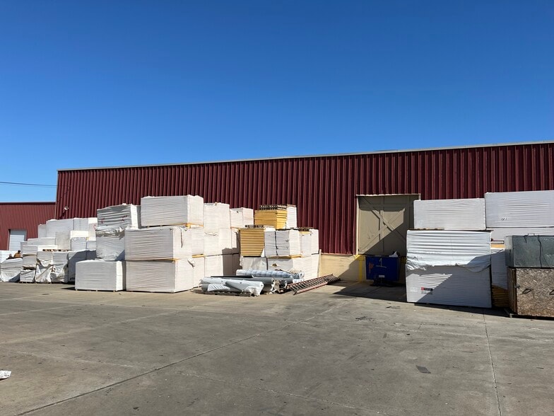 Industrial Complex portfolio of 4 properties for sale on LoopNet.ca - Building Photo - Image 3 of 17