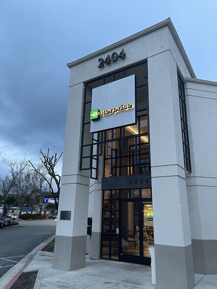 2404 San Ramon Valley Blvd, San Ramon, CA à louer - Photo du bâtiment - Image 3 de 8