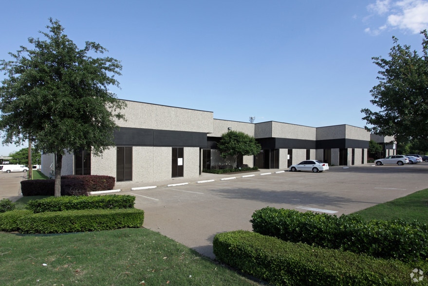 15101-15107 Surveyor Blvd, Addison, TX for lease - Building Photo - Image 1 of 5