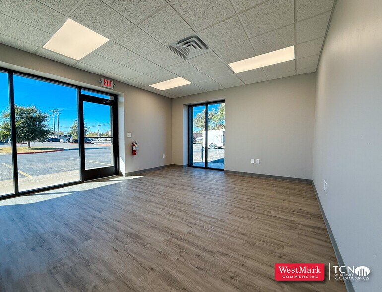 3331 70th St, Lubbock, TX à louer - Photo du bâtiment - Image 2 de 6