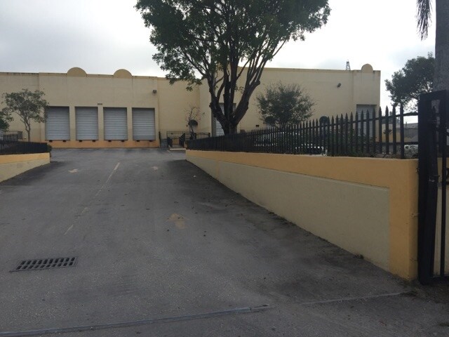 2005 NW 110th Ave, Miami, FL à louer - Photo du bâtiment - Image 2 de 21