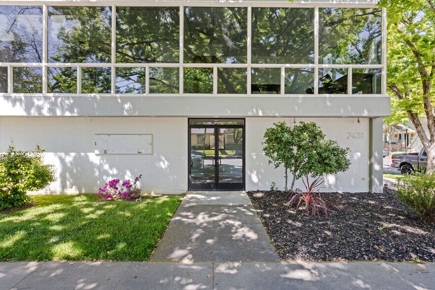 2431 Capitol Ave, Sacramento, CA à louer - Photo du bâtiment - Image 3 de 39